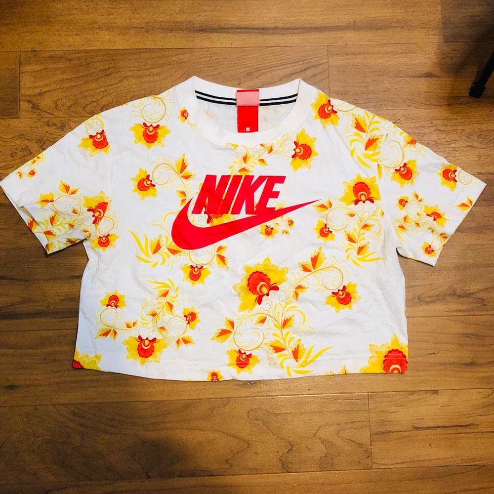 🔐Nike crop top🔐